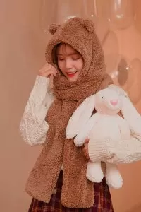 Kapüşonlu Kahve Peluş Bere Atkı Kadın
